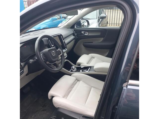 Volvo XC40 2.0 B4 AWD Inscription | Panoramadak | Harman Kardon Audio | 360 Graden Camera | Elektrisch Verstelbare Voorstoelen | Lederen Bekleding | Stoelverwarming | Navigatie | Apple Carplay | Android Auto