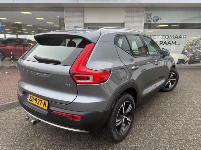 Volvo XC40 2.0 T4 Momentum | Elektr. trekhaak | Sensoren V/A | Stoelverw. |