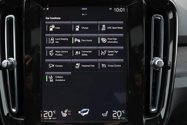 Volvo XC40 T5 Recharge Plus Dark - IntelliSafe Assist - 360º Camera - Verwarmde voorstoelen & stuur - Parkeersensoren voor & achter - Elektr. bedienb. voorstoelen met geheugen links - Draadloze tel. lader - Extra getint glas - 19' LMV