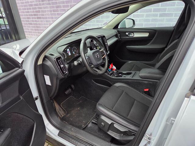 Volvo XC40 1.5 T3 Momentum Pro | Navigatie | Trekhaak | Cruise Control Adaptief | BLIS | Achteruitrijcamera | Parkeersensoren
