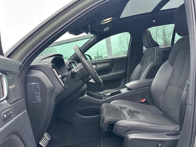 Volvo XC40 Recharge P8 AWD R-Design / Pano. dak / Elek. verstelbare stoelen / Voor+stuur verwarmd / Keyless / Harman Kardon / 20" velgen / 360 camera /