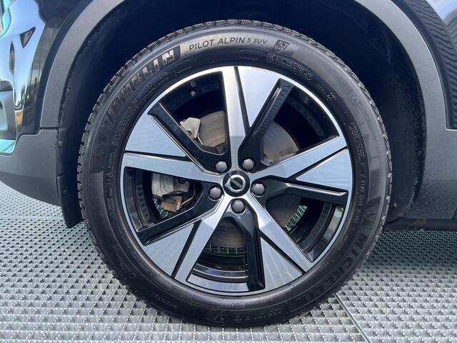 Volvo XC40 Recharge P8 AWD R-Design Automaat, Trekhaak semi elektrisch inklapbaar, Warmtepomp, Driver assist, BLIS, Adaptive cruise, Stoelverwarming voor- en achter, Stuurverwarming, Elektrisch verstelbare stoelen