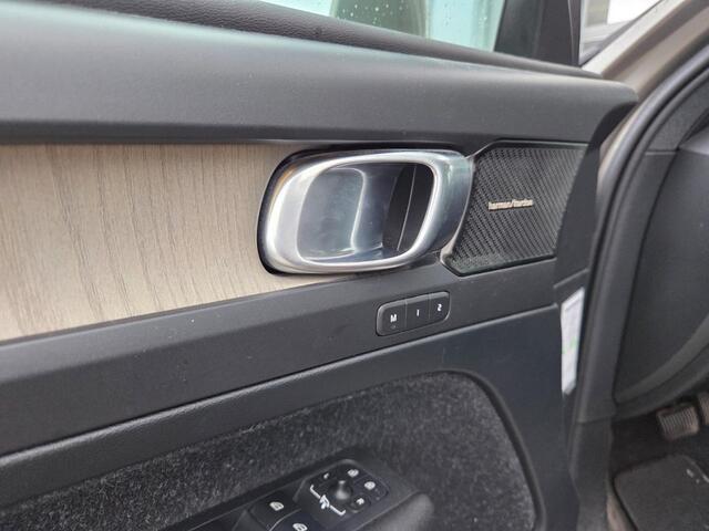 Volvo XC40 2.0 T4 Inscription | Harman Kardon Audio | Schuif-/Kanteldak | Keyless | Stoelverwaming | BLIS | Parkeersensoren V+A |