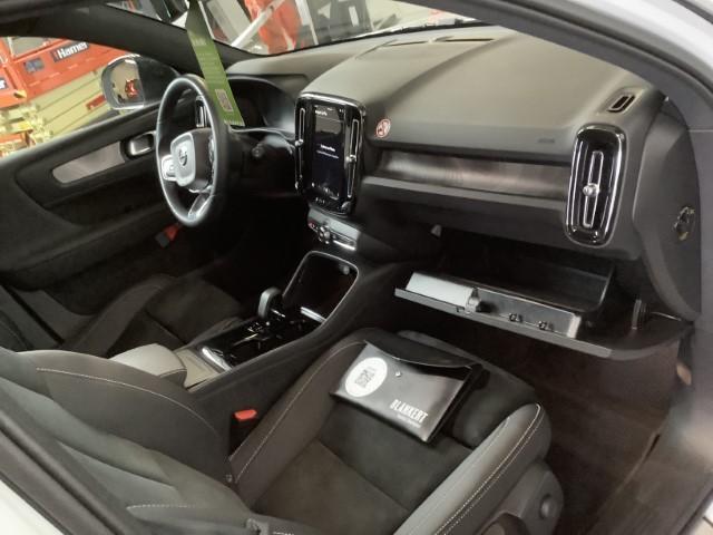 Volvo XC40 Single Motor Extended Range Plus 82 kWh | Adaptieve cruise control | Stoel- en stuurverwarming | Nubuck Interieur | Warmtepomp | 20 inch velgen | Camera |