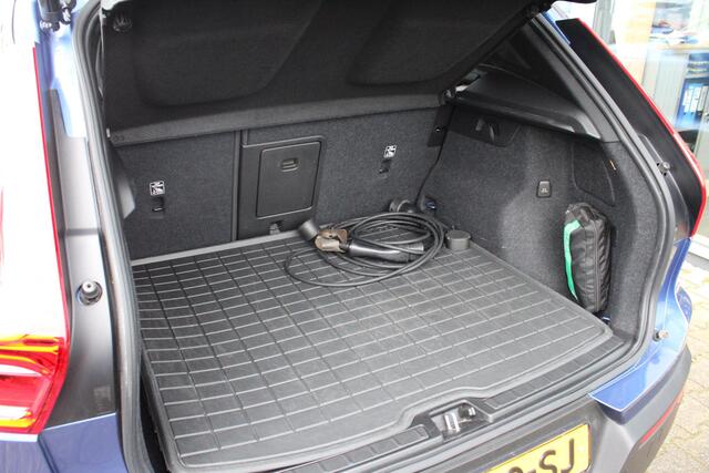 Volvo XC40 1.5 T5 Recharge R-Design | Harman/Kardon | Adaptive Cruise Control | Stoelverwarming | Panorama Dak | Camera | Navigatie | Lederen Bekleding | Electrische Klep |