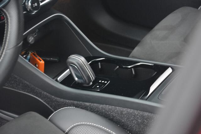 Volvo XC40 Recharge P8 AWD R-Design | SOH 93% | Warmtepomp | Navigatie | Sportstoelen | Stoel+stuurverwarming | Camera | NL auto!! | dealeronderhouden