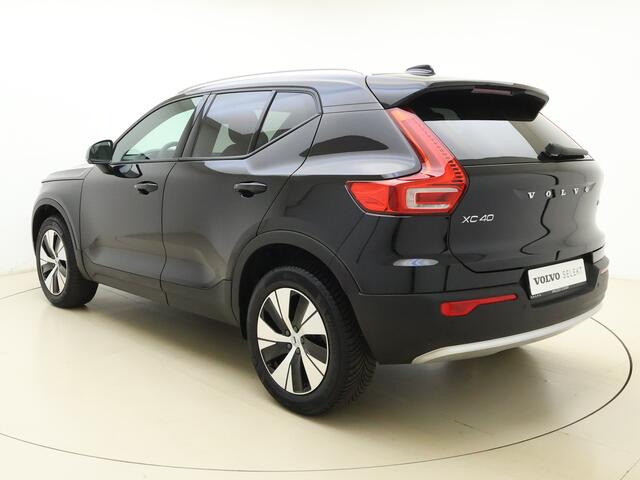 Volvo XC40 B4 211pk Core / Stoel + Stuuw. Verwarming / PDC + Camera / 18'' / Extra Getint Glas / Elektr. Achterklep / Metallic Lak / Google / Draadloze Telefoon Oplader /
