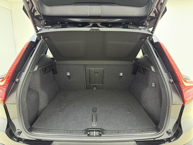 Volvo XC40 B4 211pk Core / Stoel + Stuuw. Verwarming / PDC + Camera / 18'' / Extra Getint Glas / Elektr. Achterklep / Metallic Lak / Google / Draadloze Telefoon Oplader /