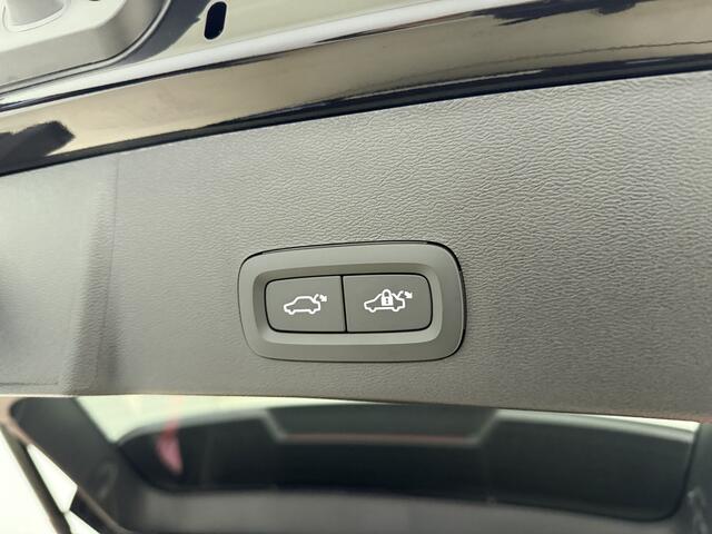 Volvo XC40 B4 211pk Core / Stoel + Stuuw. Verwarming / PDC + Camera / 18'' / Extra Getint Glas / Elektr. Achterklep / Metallic Lak / Google / Draadloze Telefoon Oplader /