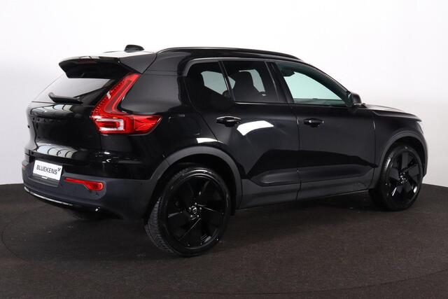 Volvo XC40 B3 Plus Black Edition - Panorama/schuifdak - IntelliSafe Assist & Surround - 360º Camera - Harman/Kardon audio - Verwarmde voorstoelen & stuur - Parkeersensoren voor & achter - Elektr. bedienb. voorstoelen met geheugen links - Draadloze tel. lader - Extra