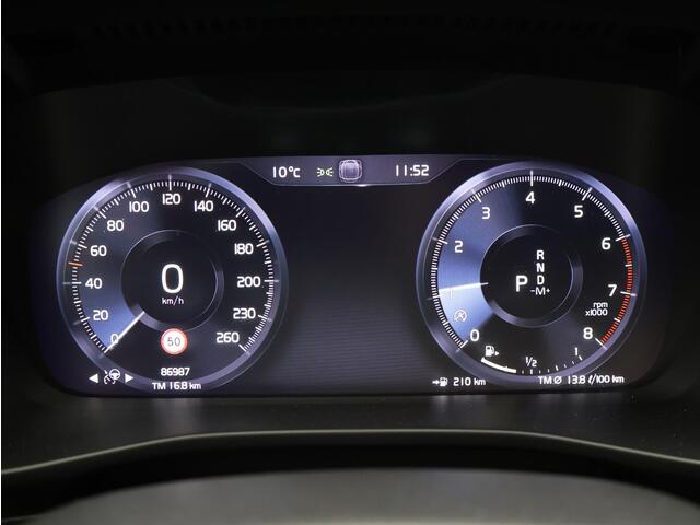 Volvo XC40 T2 Business Pro / Trekhaak / Adaptieve Cruise Control / Achteruitrijcamera / Elektr. bedienbare achterklep / BLIS