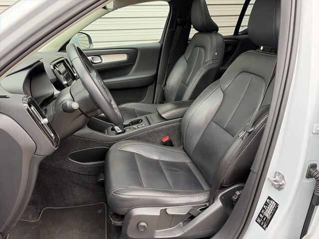 Volvo XC40 T3 Momentum Pro / Panoramdak / Lederen bekleding / 19" /