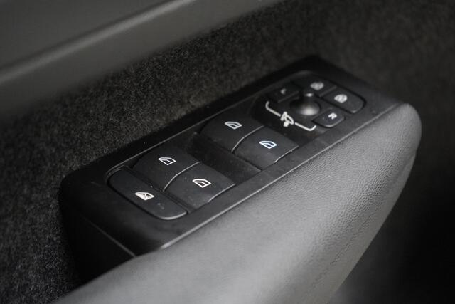 Volvo XC40 1.5 T4 Recharge R-Design | Leder | Panoramadak | Trekhaak | Camera | Lm velgen