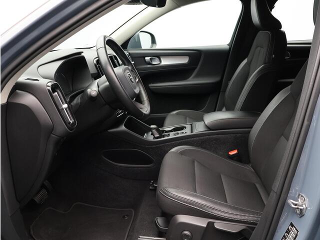 Volvo XC40 T3 163PK Automaat Momentum Pro / 19" / Extra Getint Glas / Camera / Park Assist V+A / Verwarmbare Voorruit / Elektrische Achterklep /