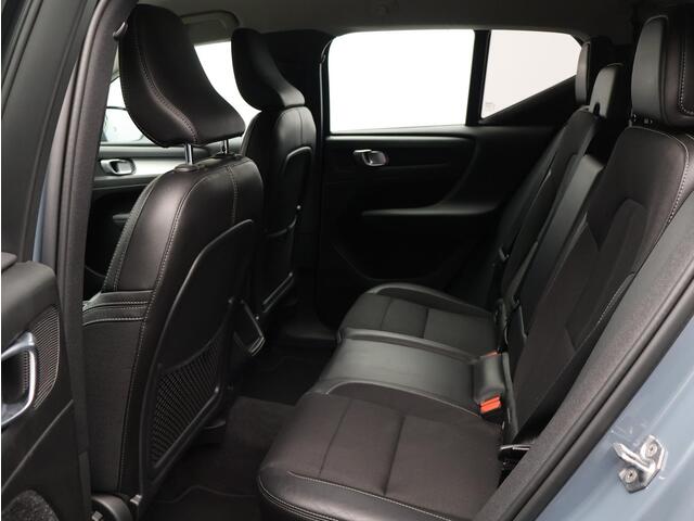 Volvo XC40 T3 163PK Automaat Momentum Pro / 19" / Extra Getint Glas / Camera / Park Assist V+A / Verwarmbare Voorruit / Elektrische Achterklep /