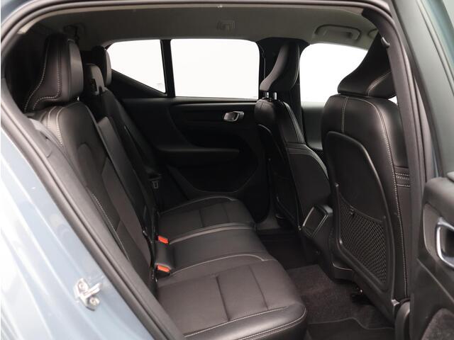 Volvo XC40 T3 163PK Automaat Momentum Pro / 19" / Extra Getint Glas / Camera / Park Assist V+A / Verwarmbare Voorruit / Elektrische Achterklep /