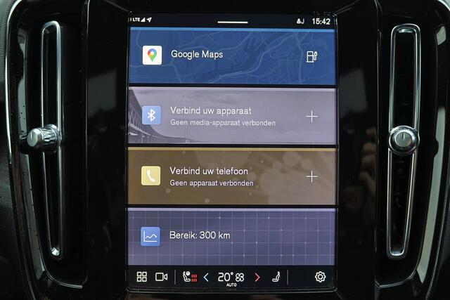 Volvo XC40 Extended Range Plus 82 kWh - IntelliSafe Assist & Surround - Parkeercamera achter - Verwarmde voorstoelen & stuur - Parkeersensoren voor & achter - Draadloze tel. lader - Warmtepomp - Extra getint glas - Elektr. inklapbare trekhaak - 21' LMV