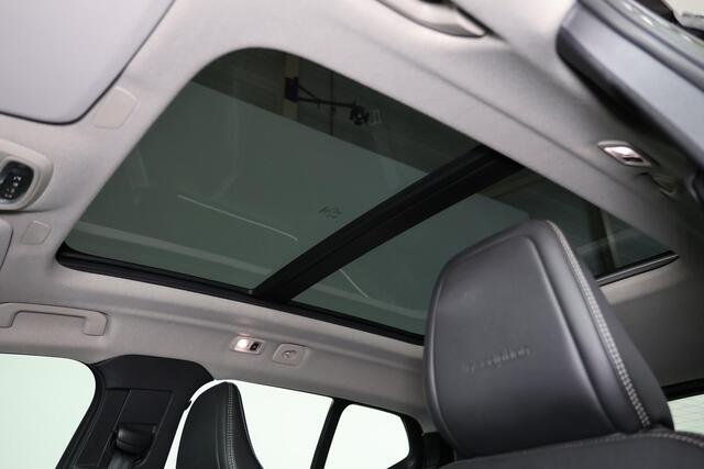 Volvo XC40 T5 AWD Inscription - Panoramisch schuif-/kanteldak - Parkeerverwarming - LED-koplampen - Navigatie - Leder - Elek. bedienbare voorstoelen - Verwarmbare voorstoelen - Verwarmbaar stuurwiel - Parkeersensoren v/a - Parkeercamera - Trekhaak