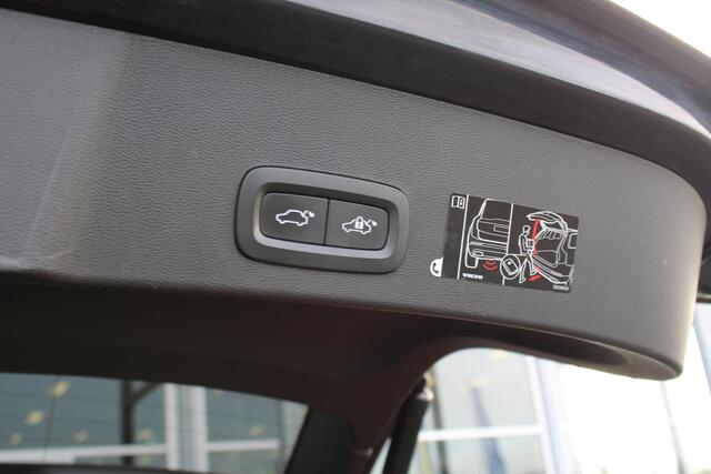 Volvo XC40 Recharge P8 AWD R-Design | 360 Camera | H&K Audio | Memory seats | Schuif/kantel dak |