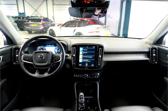 Volvo XC40 1.5 T5 Recharge 193kW/262pk DCT7 Inscription EL.TREKHAAK + BLIS + CAMERA + LEER + NAVI SENSUS + SPORTSTOELEN + CRUISE CONTROL + LANE ASSIST + LENDESTEUN + DAB AUDIO + KEYLESS ENTRY&GO + LED KOPLAMPEN + MISTLAMPEN + PARKSENSOREN + 19" LM-VELGEN!!