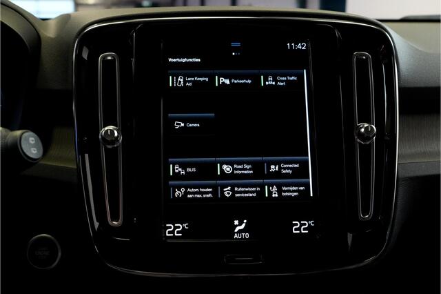Volvo XC40 1.5 T5 Recharge 193kW/262pk DCT7 Inscription EL.TREKHAAK + BLIS + CAMERA + LEER + NAVI SENSUS + SPORTSTOELEN + CRUISE CONTROL + LANE ASSIST + LENDESTEUN + DAB AUDIO + KEYLESS ENTRY&GO + LED KOPLAMPEN + MISTLAMPEN + PARKSENSOREN + 19" LM-VELGEN!!