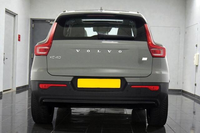 Volvo XC40 1.5 T5 Plug-in Hybrid 193kW/262pk DCT7 Ultimate Dark FACELIFT! PANORAMADAK + HARMAN/KARDON + ADAPT.CRUISE + PILOT ASSIST + NAVI SENSUS + BLIS + LANE ASSIST + EL.STOELEN + STOEL-&STUURVERWARMING + 360 CAMERA + KEYLESS + PARKSENSOREN V&A + 19" LM-VELGEN!!