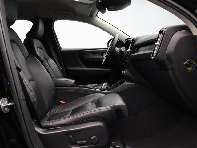 Volvo XC40 1.5 T4 Plug-in hybrid Plus Dark / Trekhaak / Stoel- + stuurwielverwarming / Harman Kardon Audio / Elektr. stoelverstelling / Achteruitrijcamera / Pilot Assist / BLIS