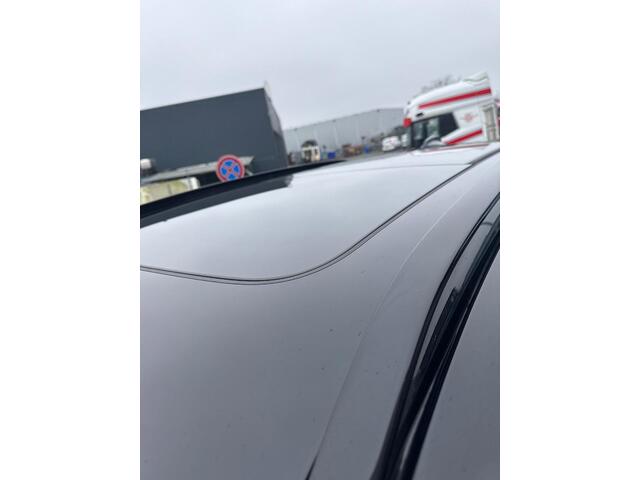 Volvo XC40 Recharge Twin Ultimate 78 kWh | Warmtepomp | Panoramadak | Lichtmetalen Velgen 20 inch | Trekhaak | Harman Kardon Audio | BLIS | 360 Graden Camera | Elektrisch Verstelbare Voorstoelen | Keyless Entry