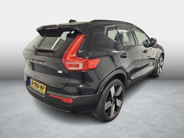 Volvo XC40 Recharge Plus 70 kWh | Adaptieve Cruise Control | Dodehoek Detectie | Stoel en Stuurverwarming | 20" | Nubuck Bekleding |