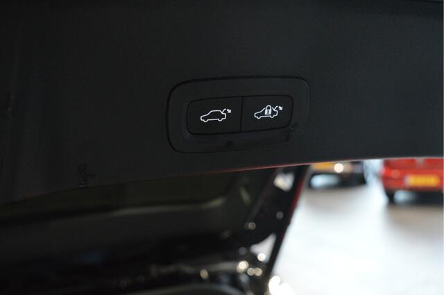 Volvo XC40 1.5 T5 Plug-in hybrid Ultimate Dark pano camera 20 inch !!