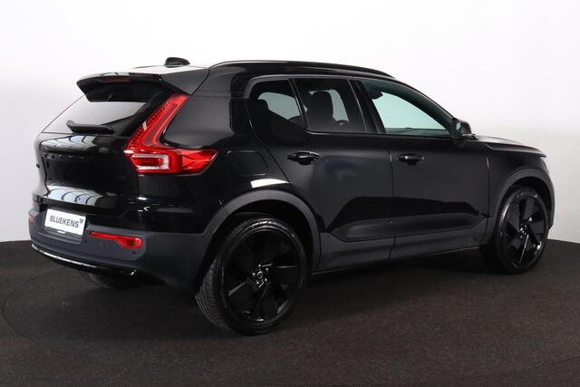 Volvo XC40 B3 Plus Black Edition - Panorama/schuifdak - IntelliSafe Assist & Surround - 360º Camera - Harman/Kardon audio - Verwarmde voorstoelen & stuur - Parkeersensoren voor & achter - Elektr. bedienb. voorstoelen met geheugen links - Draadloze tel. lader - Extra