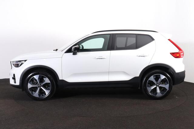 Volvo XC40 B3 Plus Dark - IntelliSafe Assist & Surround - 360º Camera - Harman/Kardon audio - Adaptieve LED koplampen - Verwarmde voorstoelen & stuur - Parkeersensoren voor & achter - Elektr. bedienb. voorstoelen met geheugen links - Draadloze tel. lader - Extra get