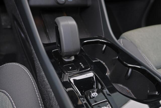 Volvo XC40 B3 Plus Dark - IntelliSafe Assist & Surround - 360º Camera - Harman/Kardon audio - Adaptieve LED koplampen - Verwarmde voorstoelen & stuur - Parkeersensoren voor & achter - Elektr. bedienb. voorstoelen met geheugen links - Draadloze tel. lader - Extra get