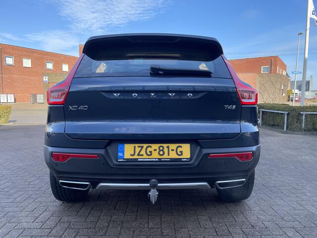 Volvo XC40 2.0 T4 190 pk Inscription Trekhaak Panoramadak Leder 360 Camera ACC Pilot Assist Harman Kardon Audio BLIS DAB Apple Carplay Android Auto Stoelverwarming Scandinavian Line Hoge Zit 8-traps Automaat Super compleet en 1800 kg trekgewicht !