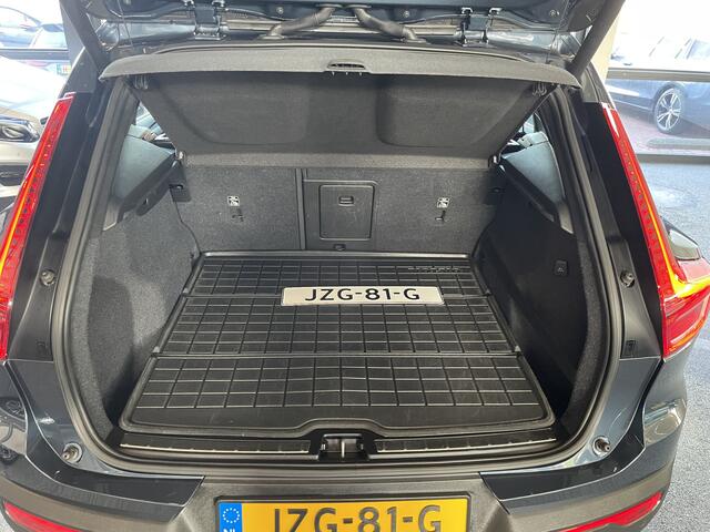 Volvo XC40 2.0 T4 190 pk Inscription Trekhaak Panoramadak Leder 360 Camera ACC Pilot Assist Harman Kardon Audio BLIS DAB Apple Carplay Android Auto Stoelverwarming Scandinavian Line Hoge Zit 8-traps Automaat Super compleet en 1800 kg trekgewicht !