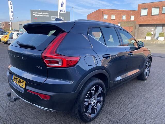 Volvo XC40 2.0 T4 190 pk Inscription Trekhaak Panoramadak Leder 360 Camera ACC Pilot Assist Harman Kardon Audio BLIS DAB Apple Carplay Android Auto Stoelverwarming Scandinavian Line Hoge Zit 8-traps Automaat Super compleet en 1800 kg trekgewicht !
