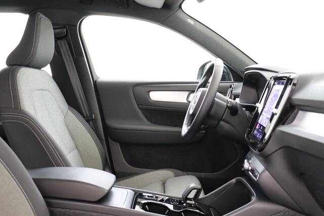 Volvo XC40 B4 (M-HYBRID) PLUS DARK -CAMERA|ADAP.CRUISE|VERW.VOORRUIT|TREKHAAK|HARMAN/KARDON|19"