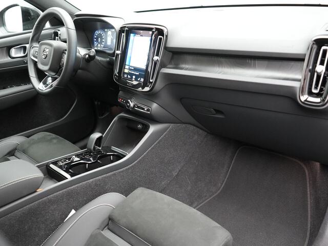 Volvo XC40 T5 Plug-in hybrid Ultimate Dark 262pk Dealer O.H PHEV | Panodak | Trekhaak af Fabriek | Adaptive Cruise | Alcantara Sportstoelen Memory | 360 Camera | Keyless | BLIS | 20"L.M | Pilot Assist | Apple Carplay |