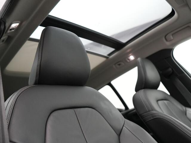 Volvo XC40 T5 Recharge Inscription Plug In Hybrid 262pk Dealer O.H PHEV | Trekhaak af Fabriek | Panodak | Adaptive Cruise | Lederen Sportstoelen Verwarmd | 19"L.M | Camera | Keyless | Apple Carplay |