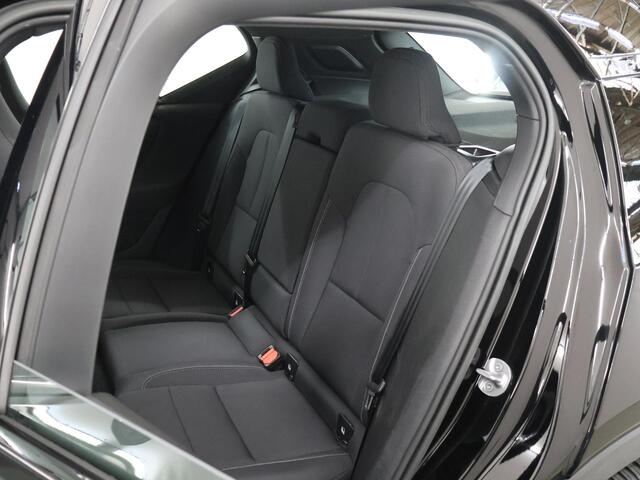 Volvo XC40 Recharge Core | Trekhaak | Navigatie | Parkeercamera | Stoelverwarming | Cruise Control Adaptief |