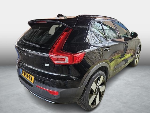 Volvo XC40 Recharge Plus 70 kWh | Adaptieve Cruise Control | Dodehoek Detectie | Stoel en Stuurverwarming | 20" | Nubuck Bekleding |