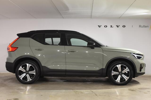 Volvo XC40 231PK Recharge Pure Electric Plus Navigatie / Adaptive Cruise Control / Stoelverwarming / Stuurverwarming / Semi-elektrische trekhaak / Elektrische achterklep / 19" Velgen / Zwart dak
