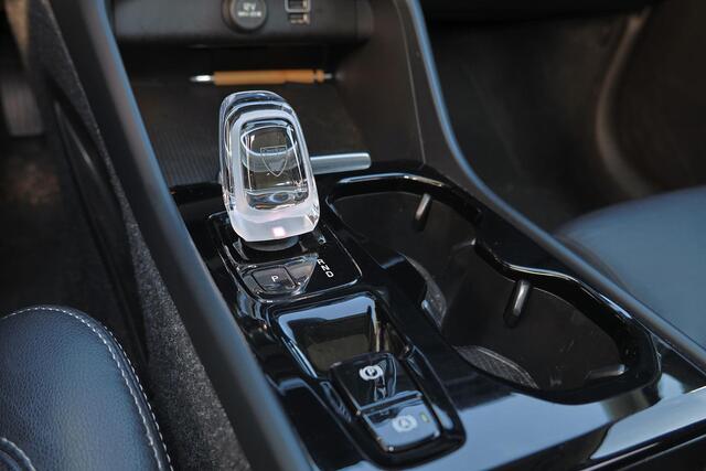 Volvo XC40 T5 Recharge Inscription Panorama/schuifdak - IntelliSafe Assist & Surround - Harman/Kardon audio - 360º Camera - Adaptieve LED koplampen - Verwarmde voorstoelen & stuur - Parkeersensoren voor & achter - Elektr. bedienb. voorstoelen met geheugen links - Dr