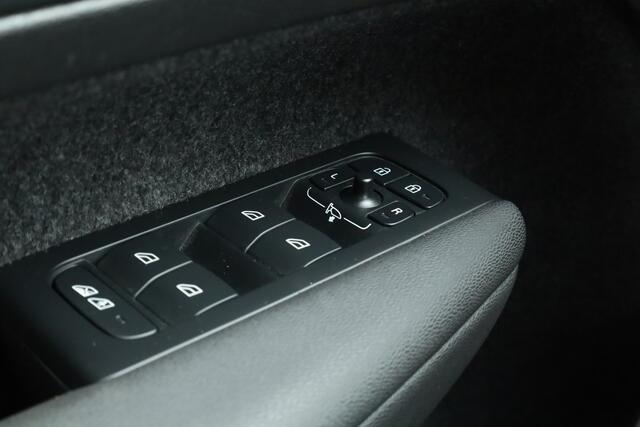 Volvo XC40 Recharge Core | Google Info. | Stoel- Stuurverw. | Camera | Cruise ctrl. | PDC | 19'' |