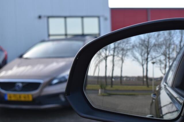 Volvo XC40 Recharge 408Pk AWD R-Design | Carplay | 20'' LMV | Trekhaak | ACC | Elektr. Achterklep | Blis | Keyless