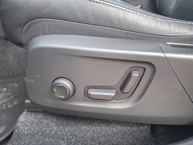 Volvo XC40 Recharge P8 AWD R-Design | Panoramdak | Harman/Kardon | Trekhaak | 360 camera |