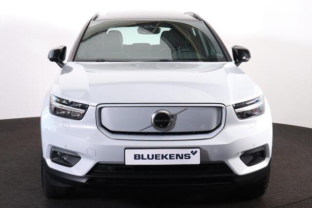 Volvo XC40 Recharge Pro - Panorama/schuifdak - IntelliSafe Assist & Surround - 360º Camera - Harman/Kardon audio - Adaptieve LED koplampen - Verwarmde voorstoelen & stuur - Parkeersensoren voor & achter - Elektr. bedienb. voorstoelen met geheugen links - Draadloze t