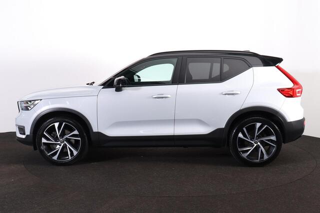 Volvo XC40 B5 AWD R-Design - Harman Kardon audio - Full LED met bochtenverlichting - Draadloos telefoon opladen - Verwarmbare voorstoelen & stuurwiel - Parkeersensoren voor & achter - Parkeercamera achter - Elektr. bedienbare kindersloten achter - Getint glas v.a. d
