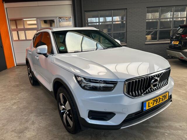 Volvo XC40 1.5 T3 INSCRIPTION / Leder / Trekhaak / Camera / 19inch