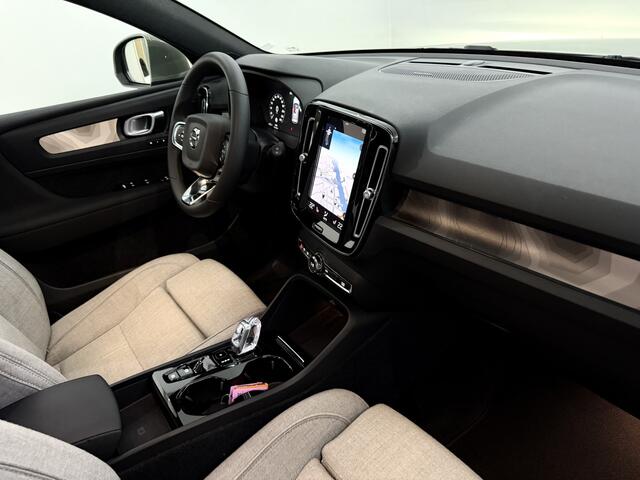 Volvo XC40 1.5 T4 Plug-in hybrid Ultimate Dark Panoramadak, Harman/Kardon, Camera, Navi, Memory stoelen, Elektrische achterklep, Verstelbare stoelen, Stoelverwarming